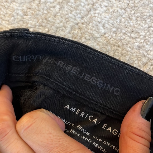 6 Long Curvy Black Distressed Jeans - Picture 3 of 5